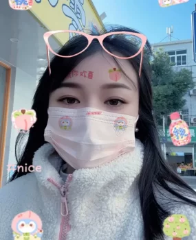 微胖年轻小妹妹