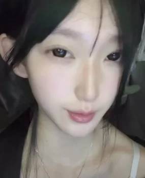 颜值很可爱的兼职小妹