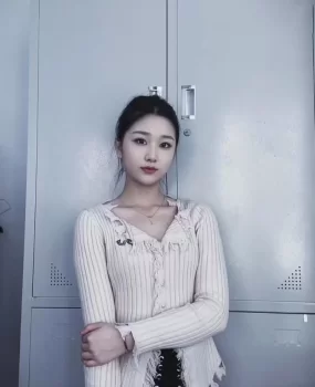 年轻漂亮美丽