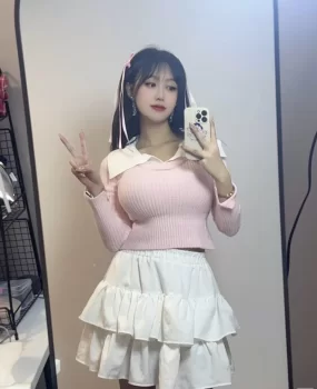 惊现巨乳少女