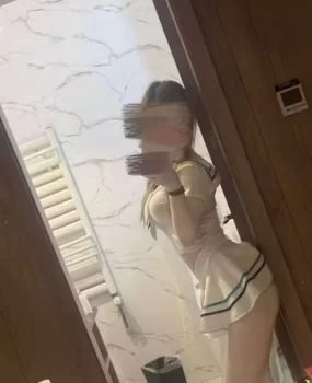 济南娇小白嫩的小美女