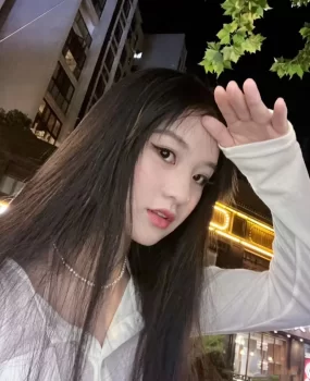 市区美女 年轻漂亮