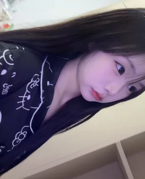 龙岗幼态萝莉天然白虎学生妹初下海