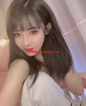 甜美长相，身材高挑，皮肤Q弹的颜值小姐姐