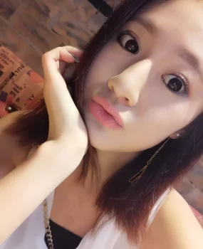 偶尔兼职的半良家，大波美腿长的还特漂亮，尺度搞的开放！